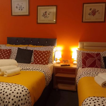 Cosy Stay In Walsall By Ideal Home Bloxwich Экстерьер фото
