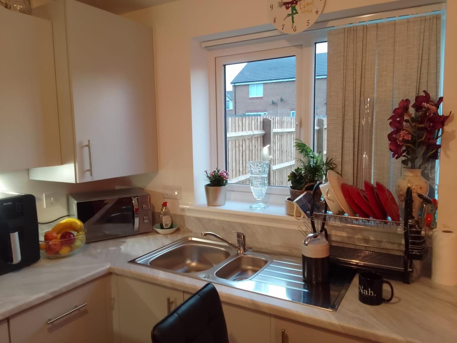 Cosy Stay In Walsall By Ideal Home Bloxwich Экстерьер фото
