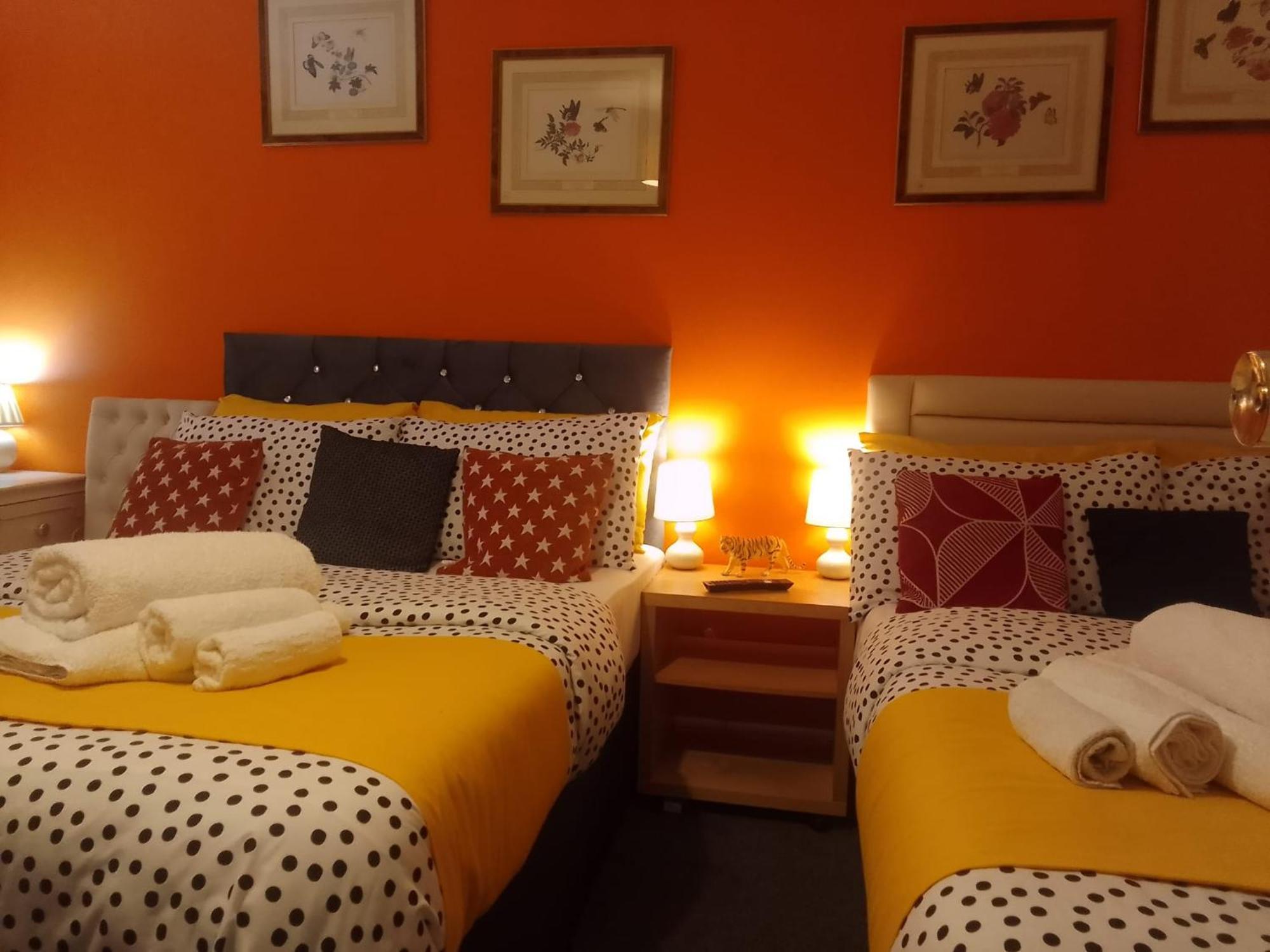 Cosy Stay In Walsall By Ideal Home Bloxwich Экстерьер фото