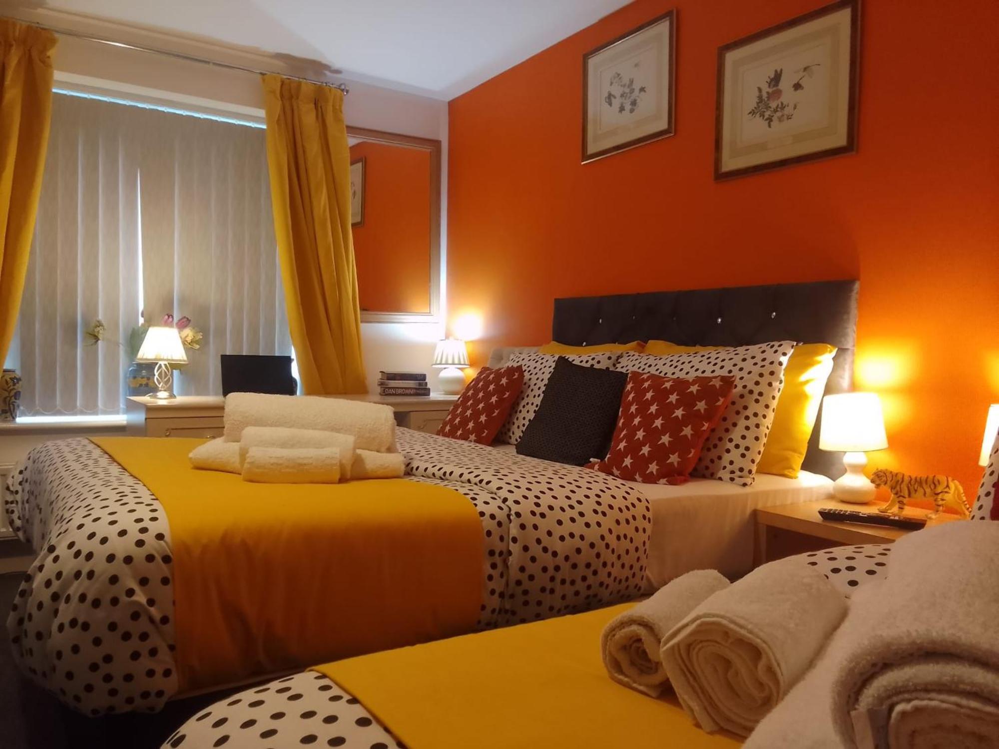 Cosy Stay In Walsall By Ideal Home Bloxwich Экстерьер фото