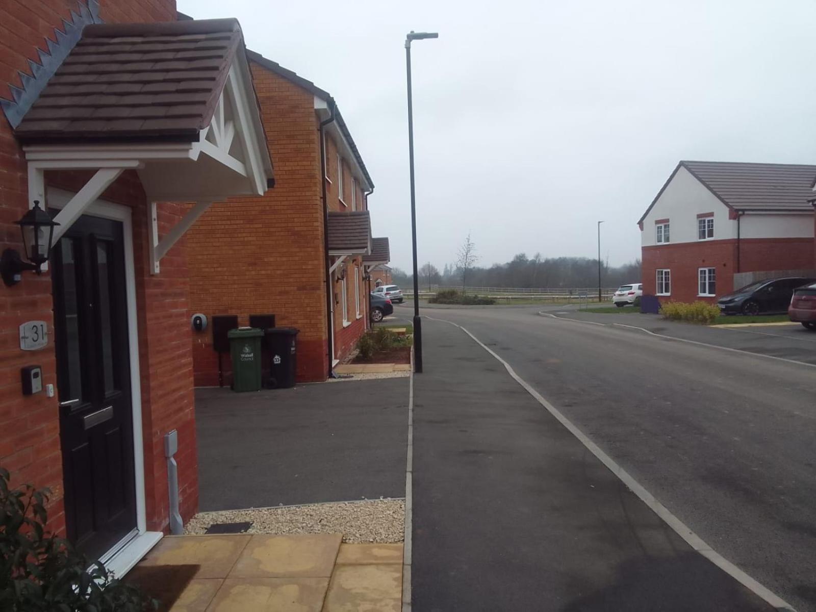 Cosy Stay In Walsall By Ideal Home Bloxwich Экстерьер фото