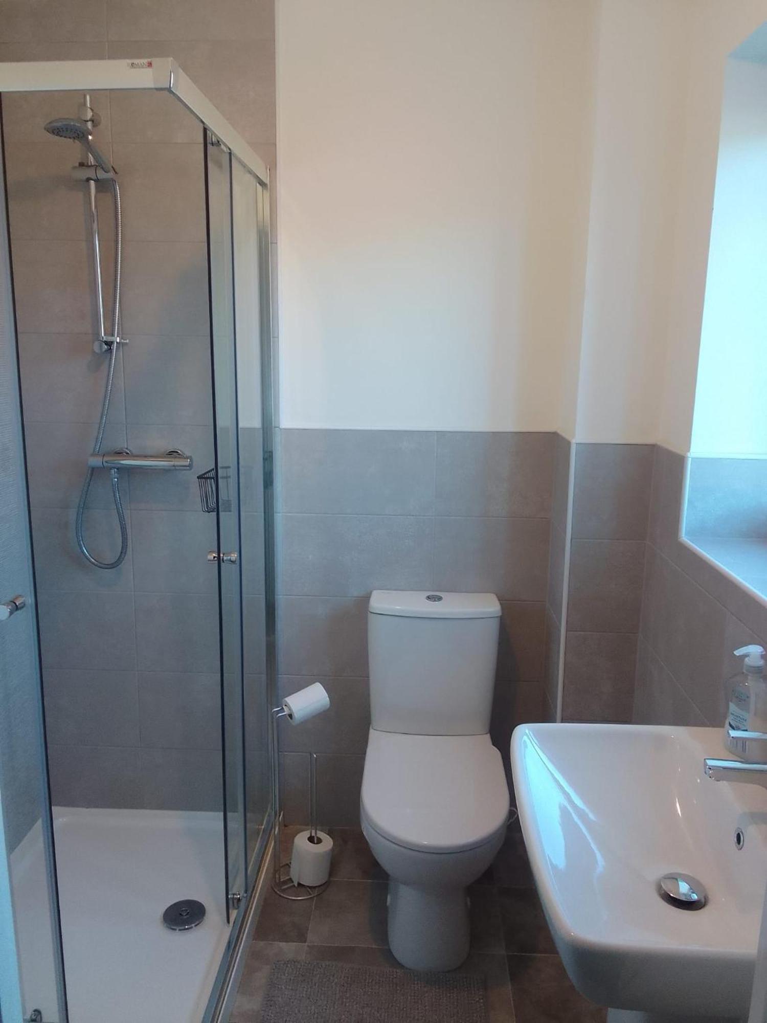 Cosy Stay In Walsall By Ideal Home Bloxwich Экстерьер фото