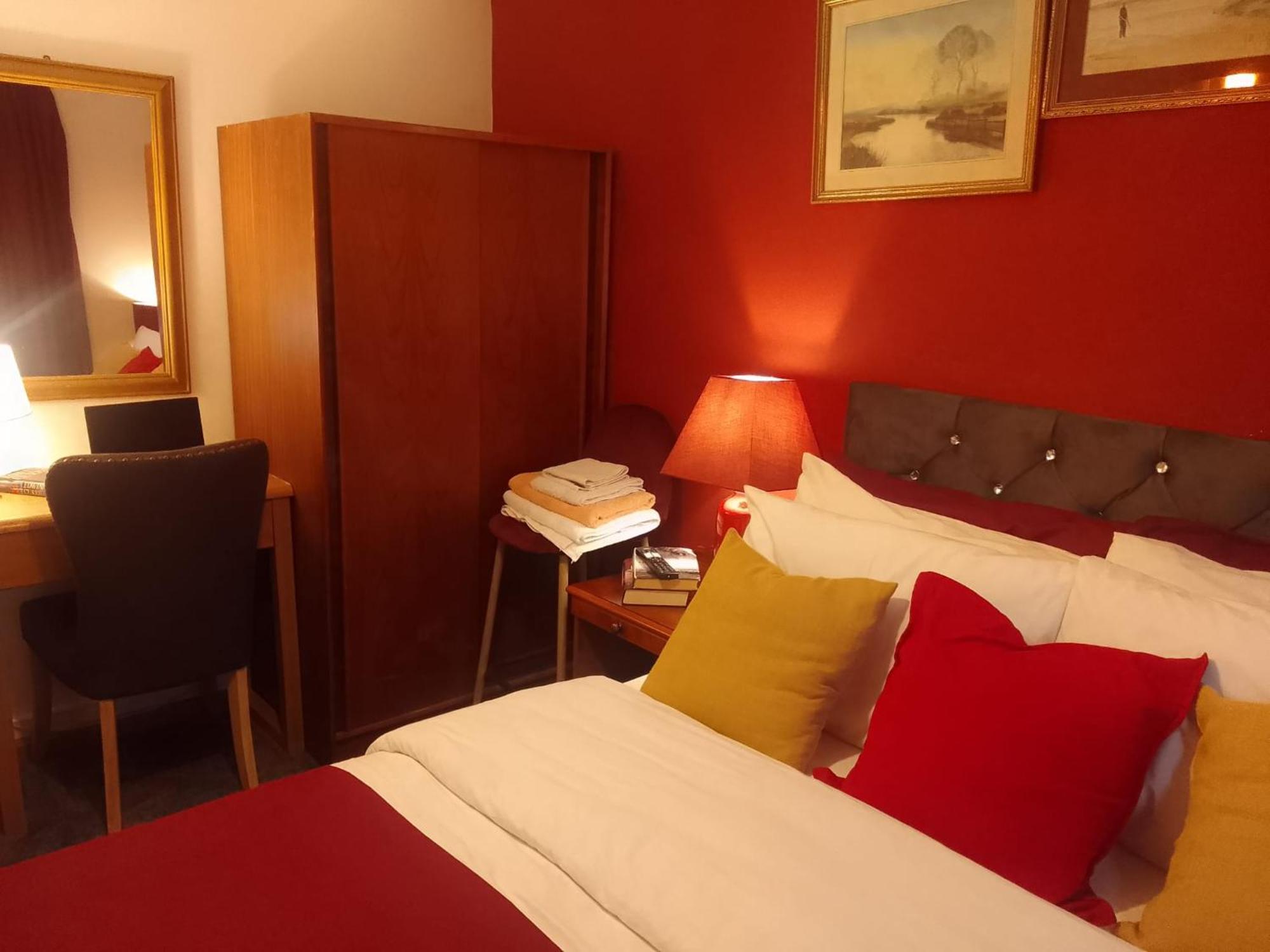 Cosy Stay In Walsall By Ideal Home Bloxwich Экстерьер фото