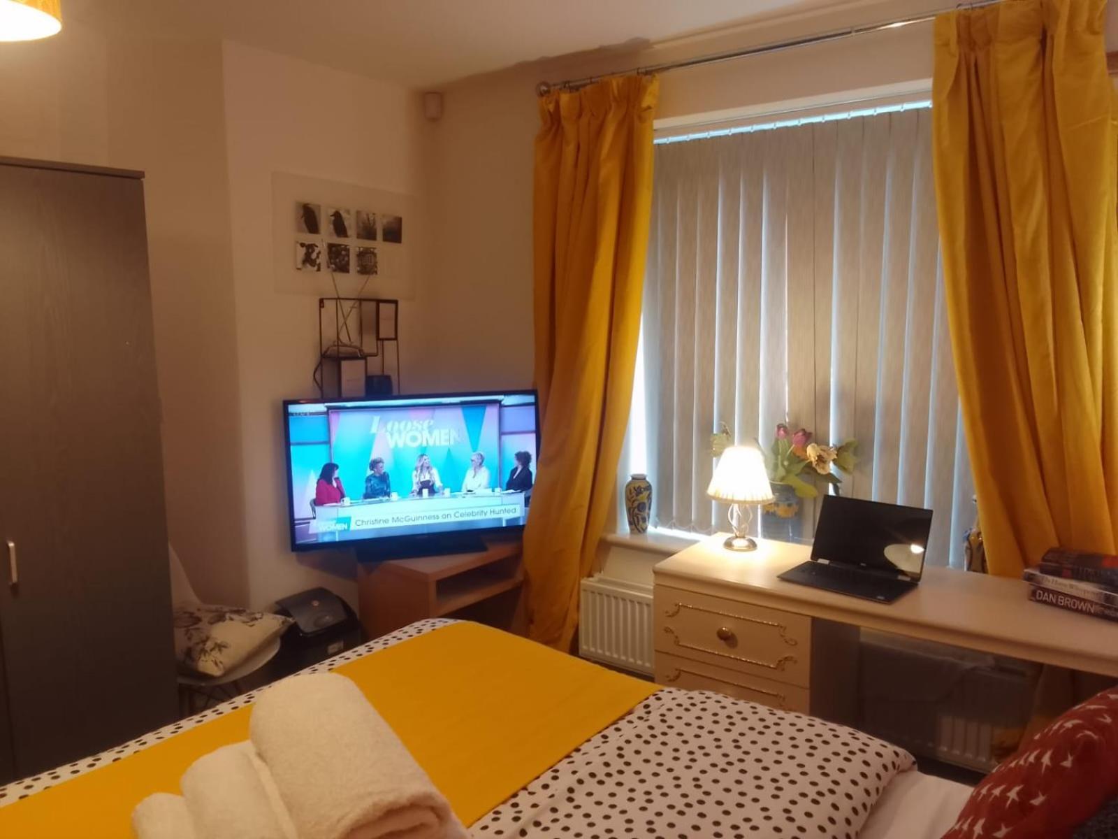 Cosy Stay In Walsall By Ideal Home Bloxwich Экстерьер фото