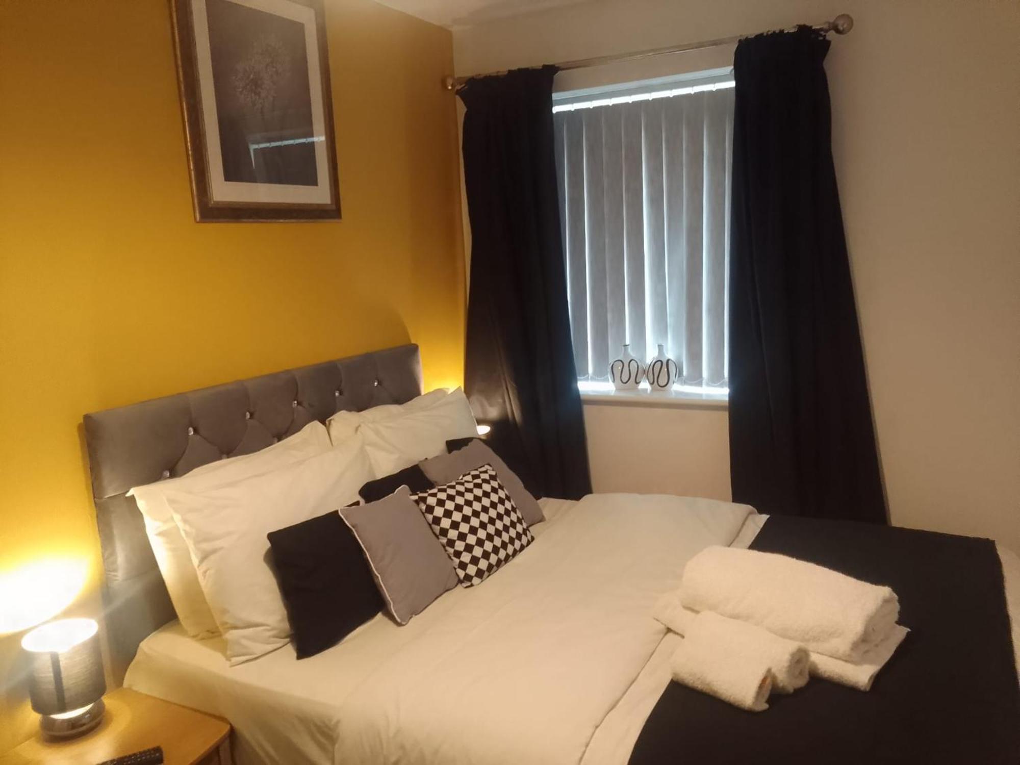 Cosy Stay In Walsall By Ideal Home Bloxwich Экстерьер фото