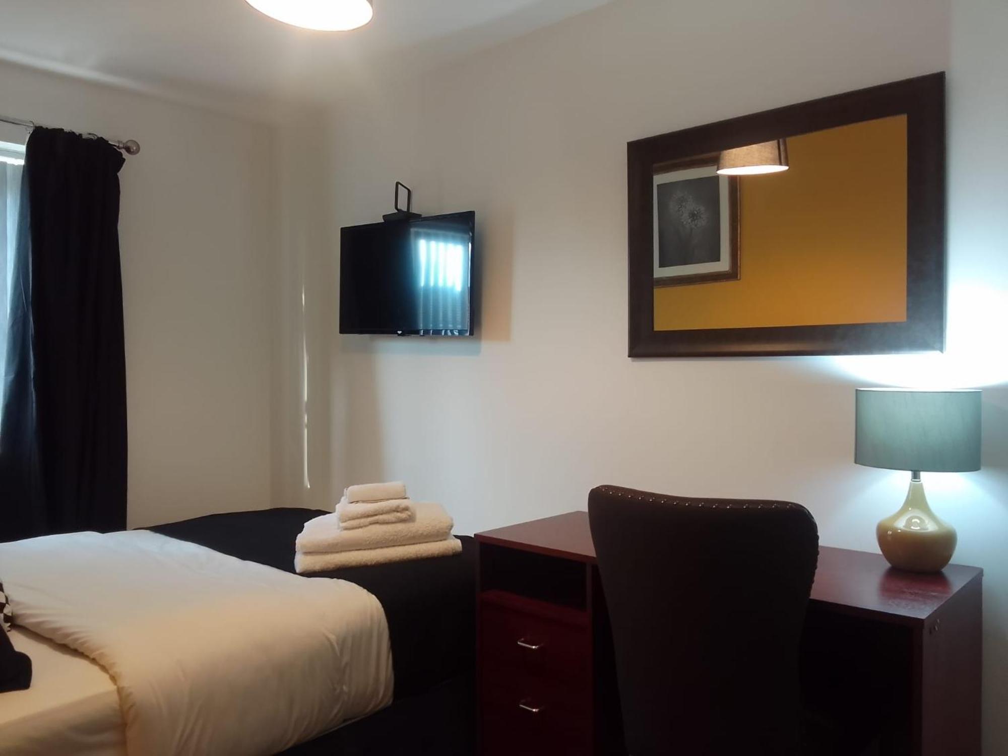Cosy Stay In Walsall By Ideal Home Bloxwich Экстерьер фото