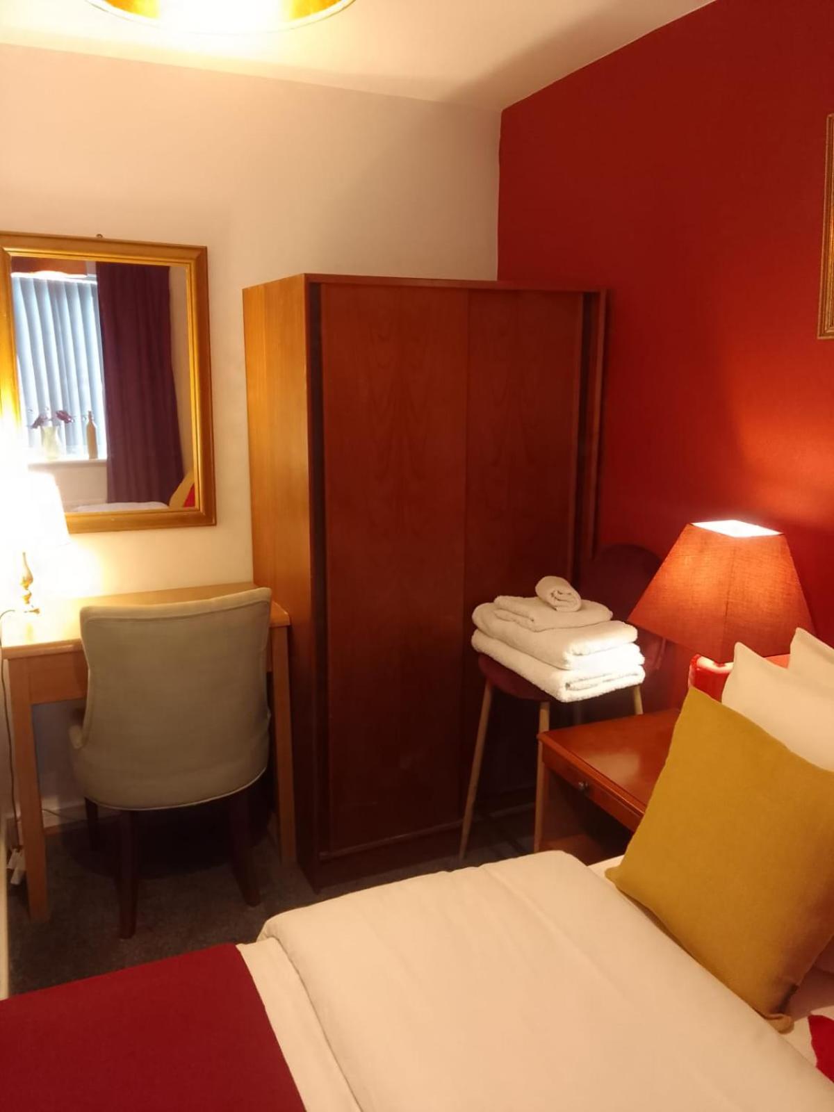 Cosy Stay In Walsall By Ideal Home Bloxwich Экстерьер фото