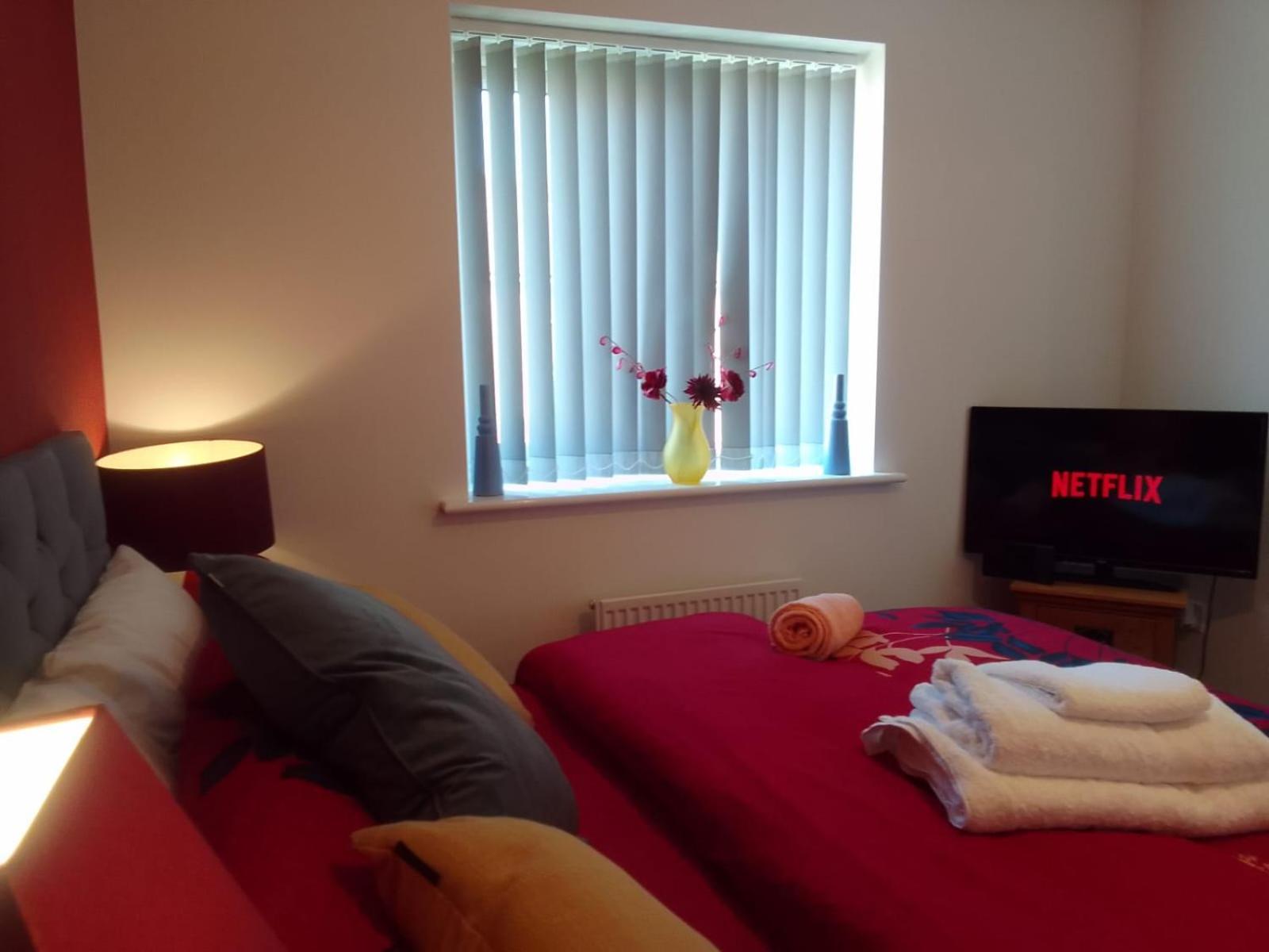 Cosy Stay In Walsall By Ideal Home Bloxwich Экстерьер фото