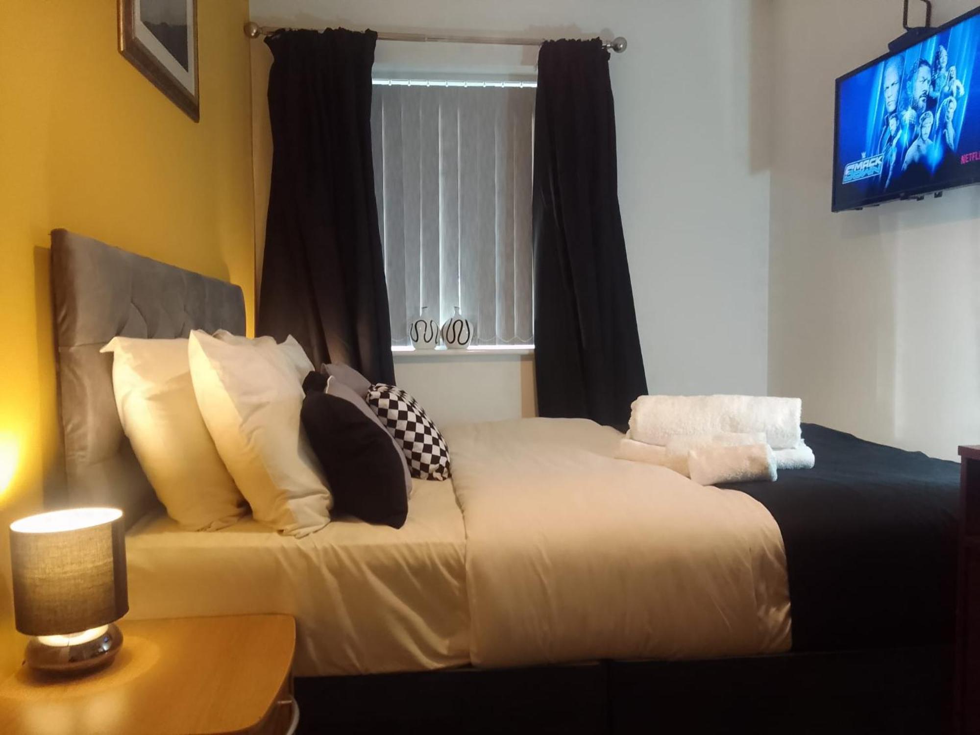 Cosy Stay In Walsall By Ideal Home Bloxwich Экстерьер фото